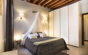 Romantic Pied A Terre ! Self check-in
